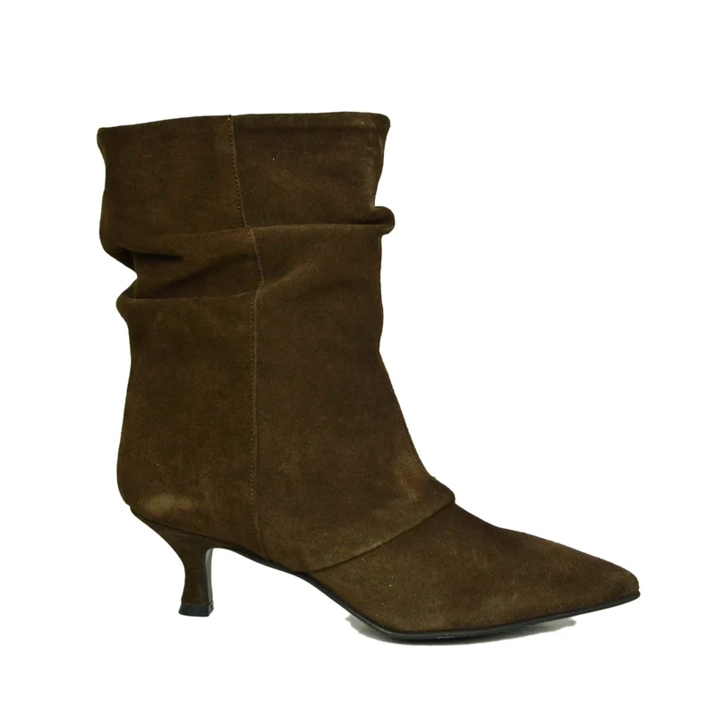 Stivali Eleganti Kitten Heel 5 cm in Camoscio Cioccolato Punta a Cuore