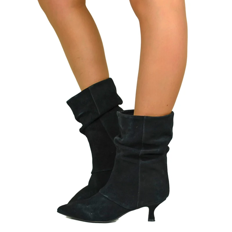 Stivali Eleganti Kitten Heel 5 cm in Camoscio Nero Punta a Cuore
