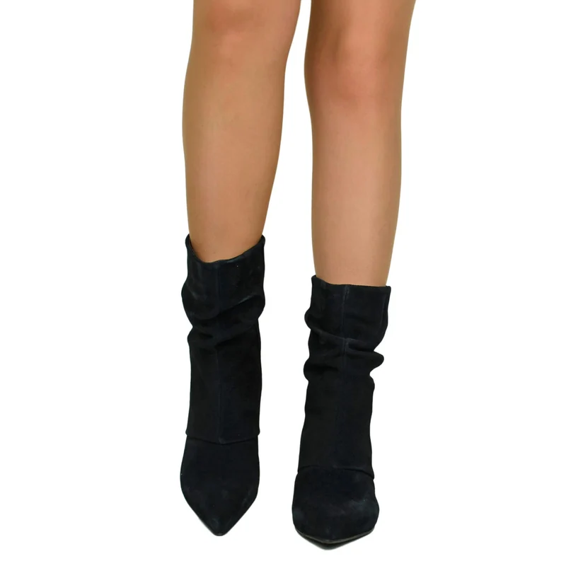 Stivali Eleganti Kitten Heel 5 cm in Camoscio Nero Punta a Cuore