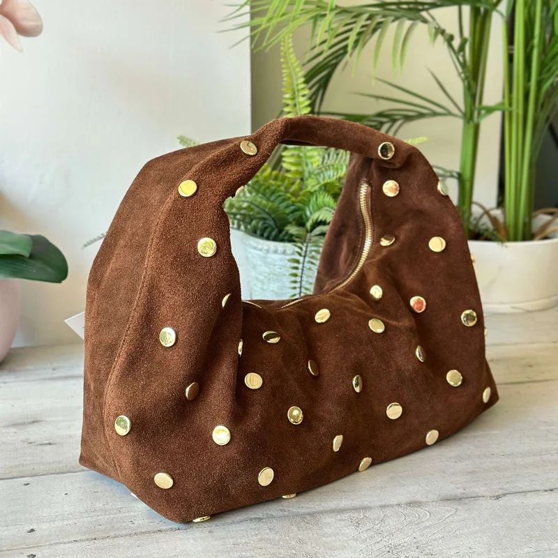 Borsa Hobo Grande a Spalla Pelle scamosciata Cioccolato Borchie Oro SARA