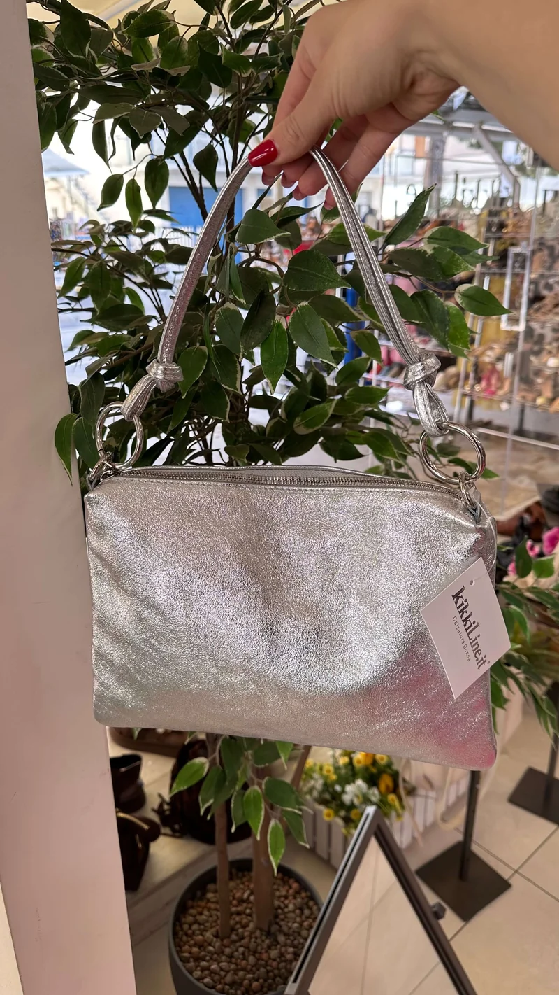 Borsa a Busta in Vera Pelle Argento con Anelli Dorati Bustina con tracolla