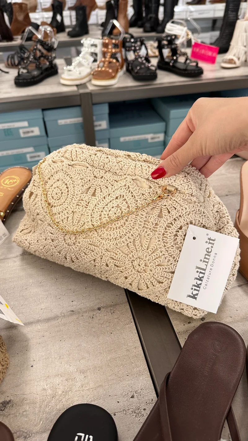 Borsa Clutch Macramè Beige con Tracolla Catena Dorata