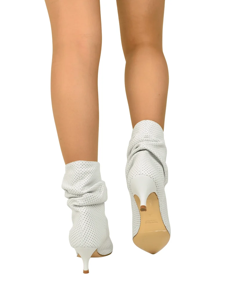 Stivaletti Slouchy Kitten Heels Tacco a Rocchetto Eleganti Vera Pelle Traforati Bianchi