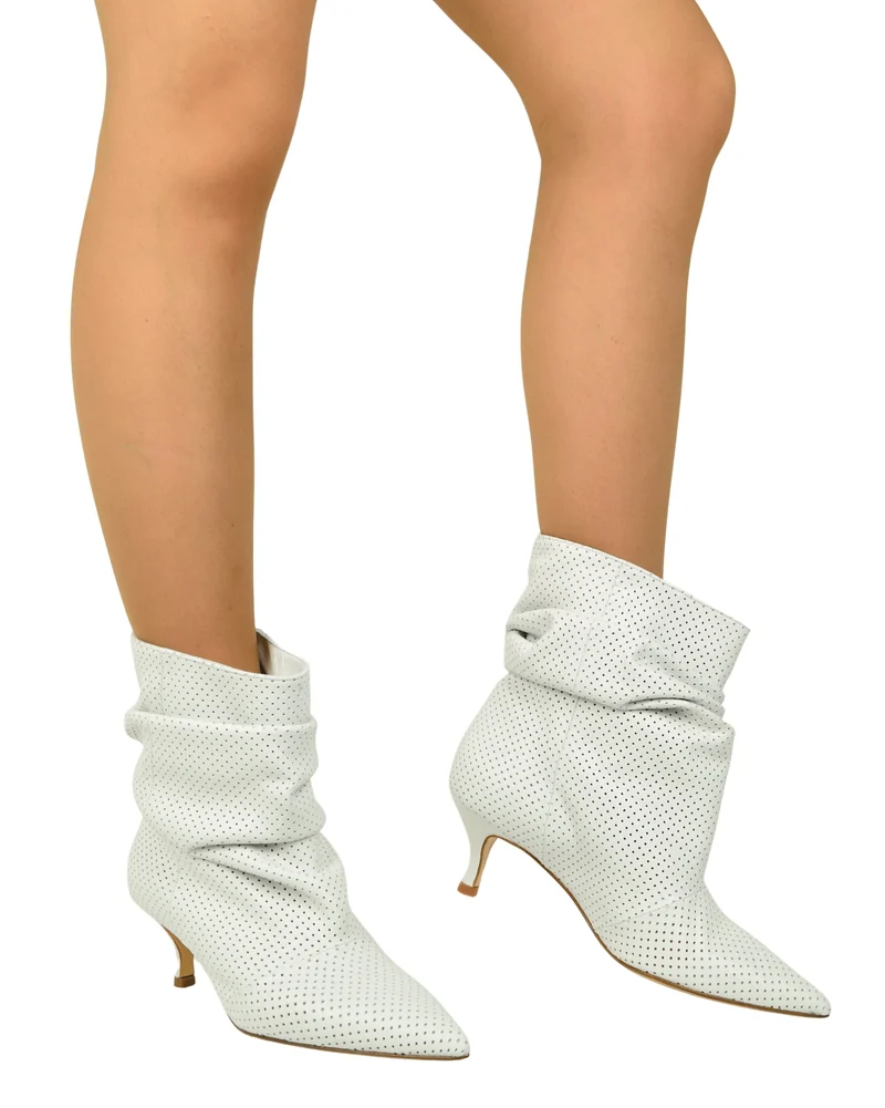 Stivaletti Slouchy Kitten Heels Tacco a Rocchetto Eleganti Vera Pelle Traforati Bianchi