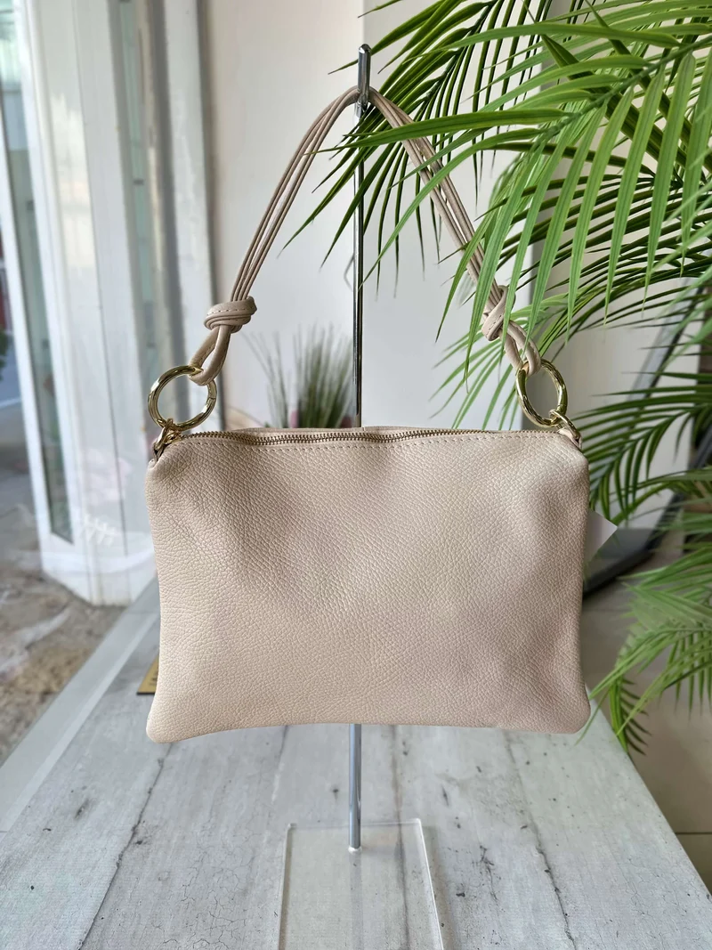 Borsa a Busta in Vera Pelle Beige Chiaro con Anelli Dorati Bustina con tracolla