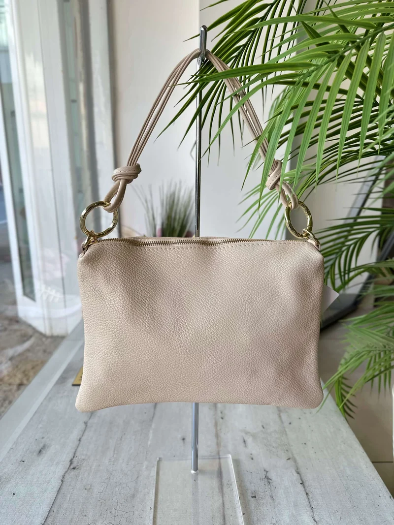 Borsa a Busta in Vera Pelle Beige Chiaro con Anelli Dorati Bustina con tracolla
