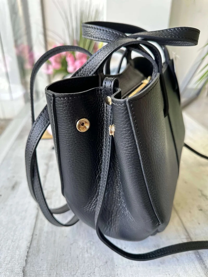 Borsa Mezza Luna Vera Pelle Semirigida Apribile Nera
