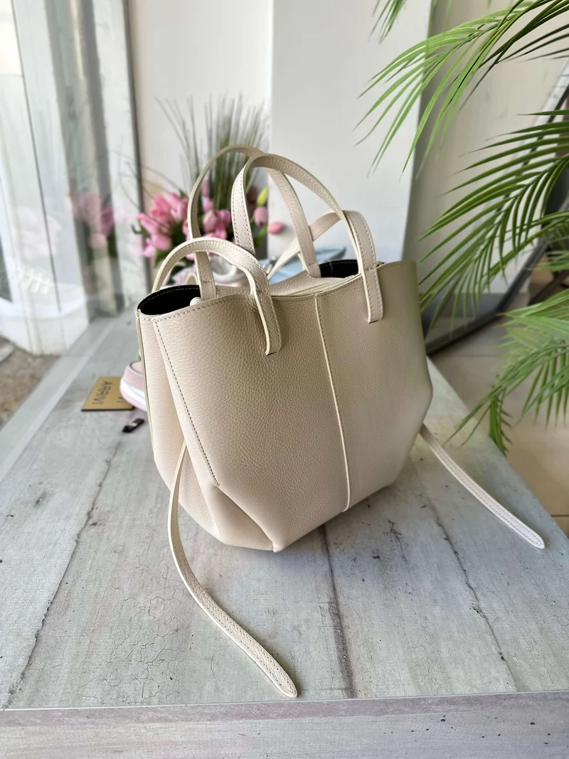 Borsa Mezza Luna Vera Pelle Semirigida Apribile Crema