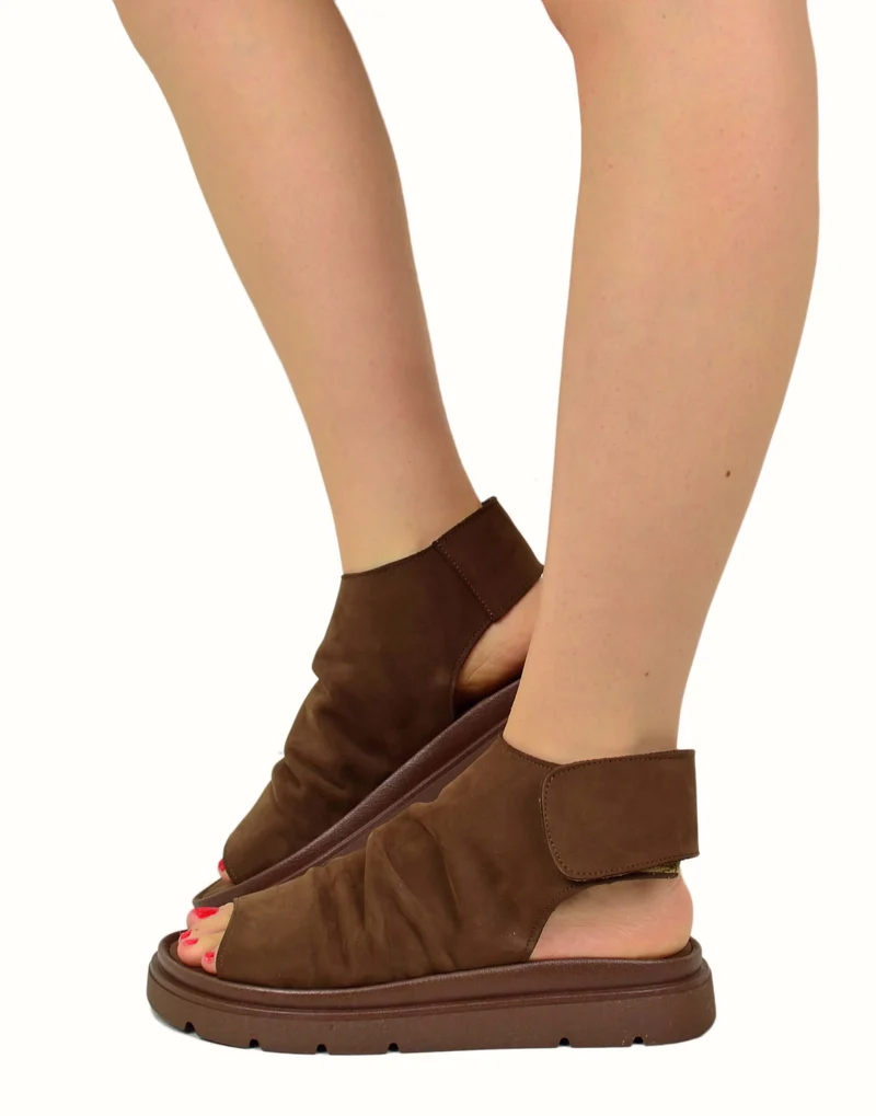 Sandali Spuntati a Stivaletto con Strappo Platform Vera Pelle Nabuk Cioccolato