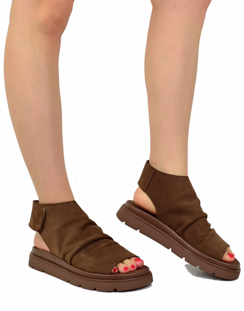 Sandali Spuntati a Stivaletto con Strappo Platform Vera Pelle Nabuk Cioccolato