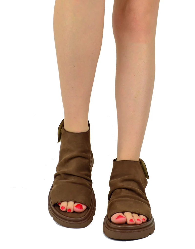 Sandali Spuntati a Stivaletto con Strappo Platform Vera Pelle Nabuk Cioccolato