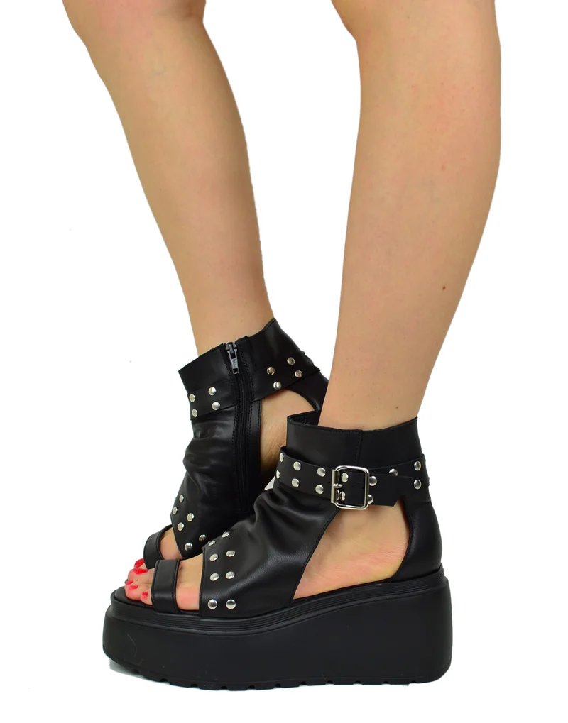 Sandali a Stivaletto Borchiati Platform 8 cm Vera Pelle Pianta Larga Neri
