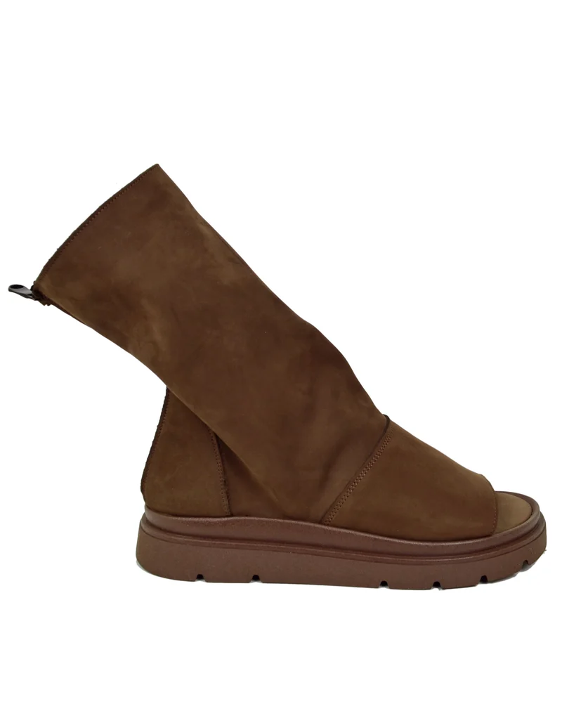 Sandali Platform a Stivaletto Spuntato in Nabuk Cioccolato Wide Pianta Larga