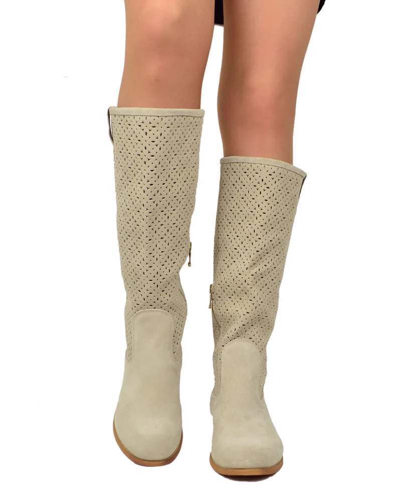 Stivali Alti Traforati a Fiore Sfoderati Estivi in Vera Pelle Scamosciata Beige