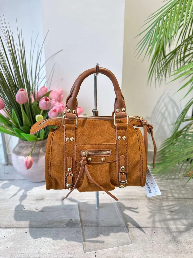 Borsa Scamosciata con Borchie Dorate Similpelle Cuoio Simonetta