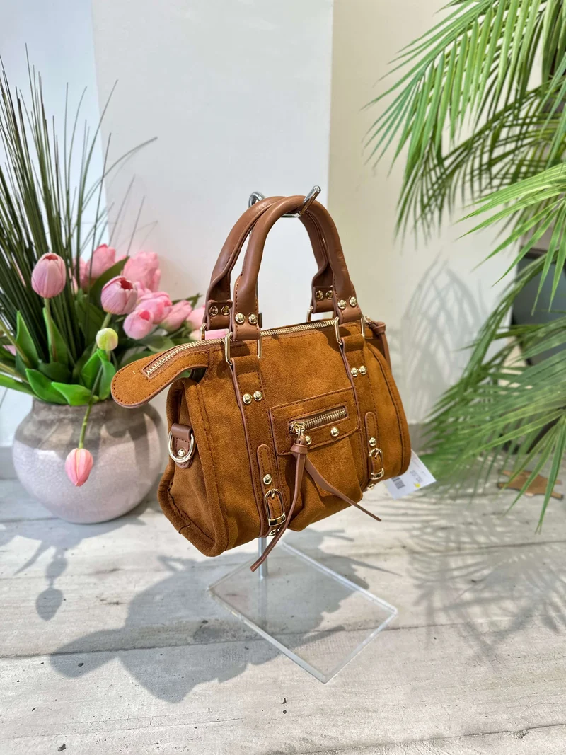 Borsa Scamosciata con Borchie Dorate Similpelle Cuoio Simonetta