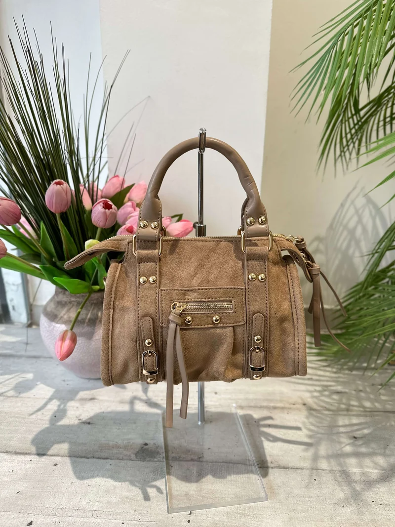 Borsa Scamosciata con Borchie Dorate Similpelle Camel Simonetta