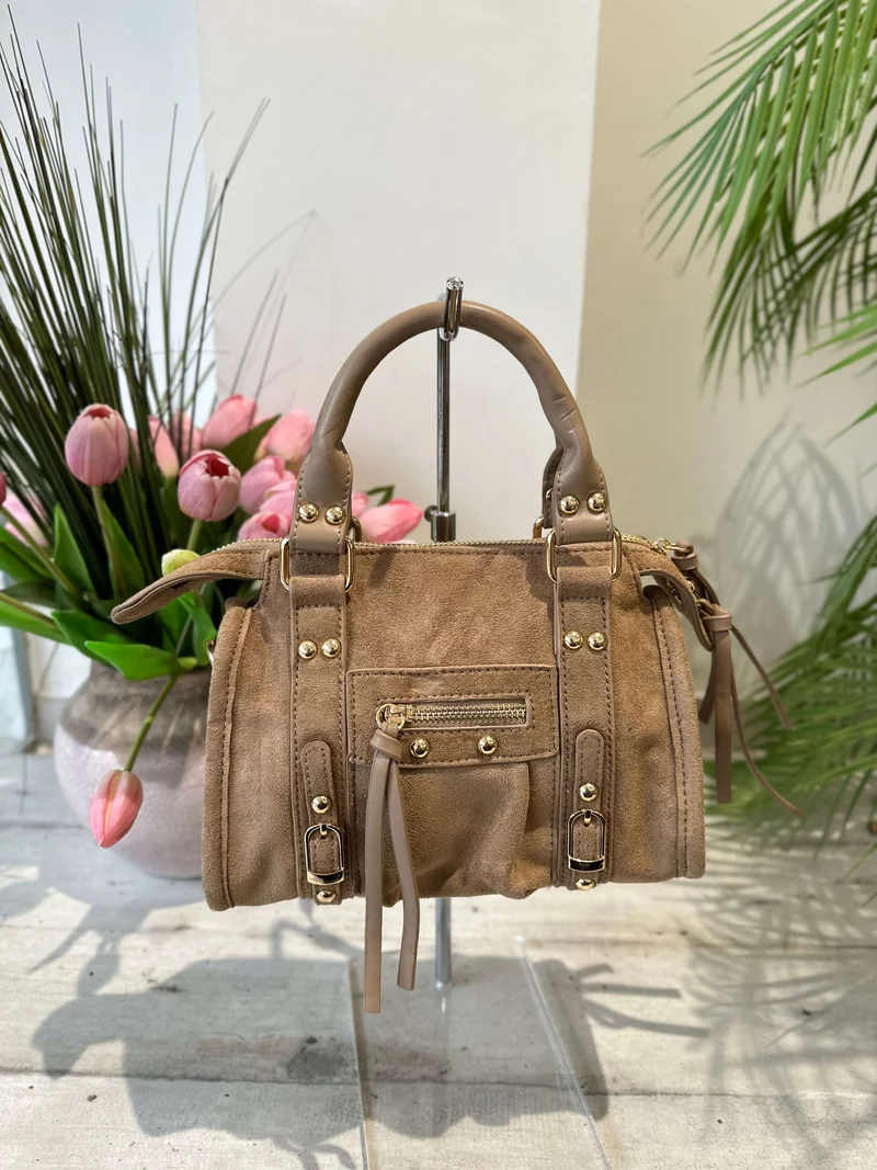 Borsa Scamosciata con Borchie Dorate Similpelle Camel Simonetta