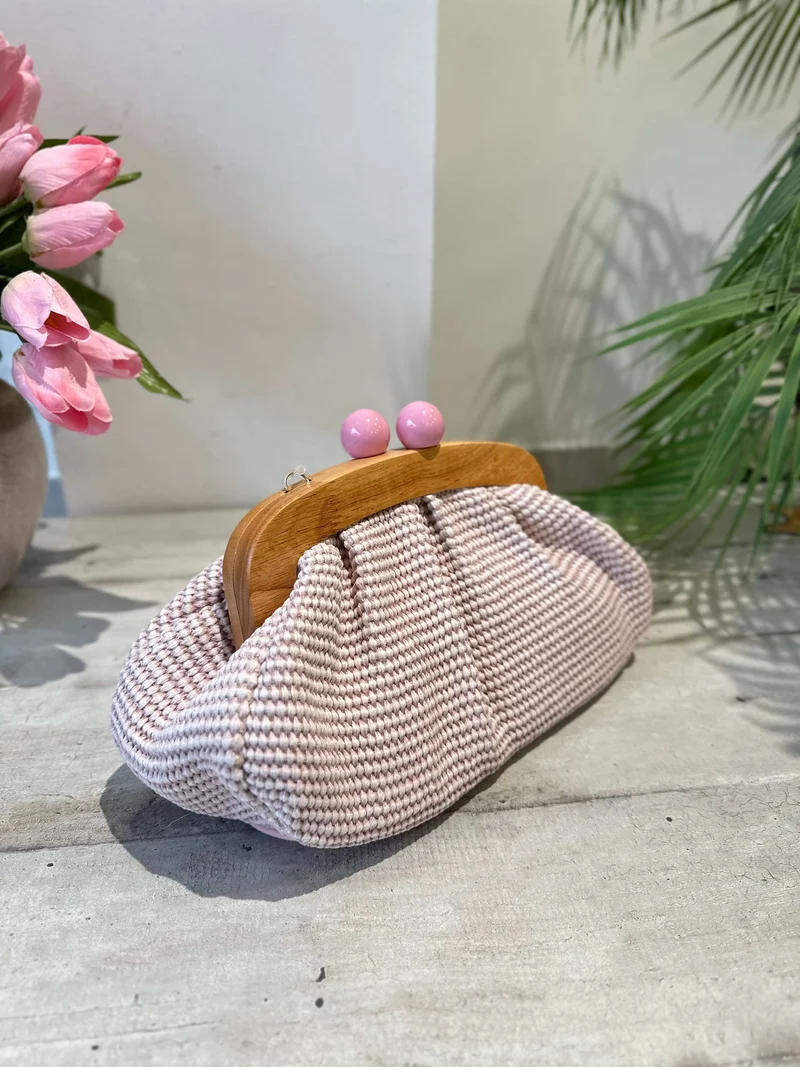 Borsa Rafia Caramella Chiusura Legno a Mano con Tracolla a Catena Rosa Damsi