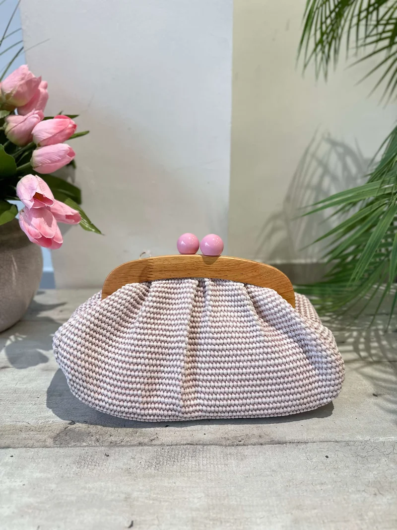 Borsa Rafia Caramella Chiusura Legno a Mano con Tracolla a Catena Rosa Damsi