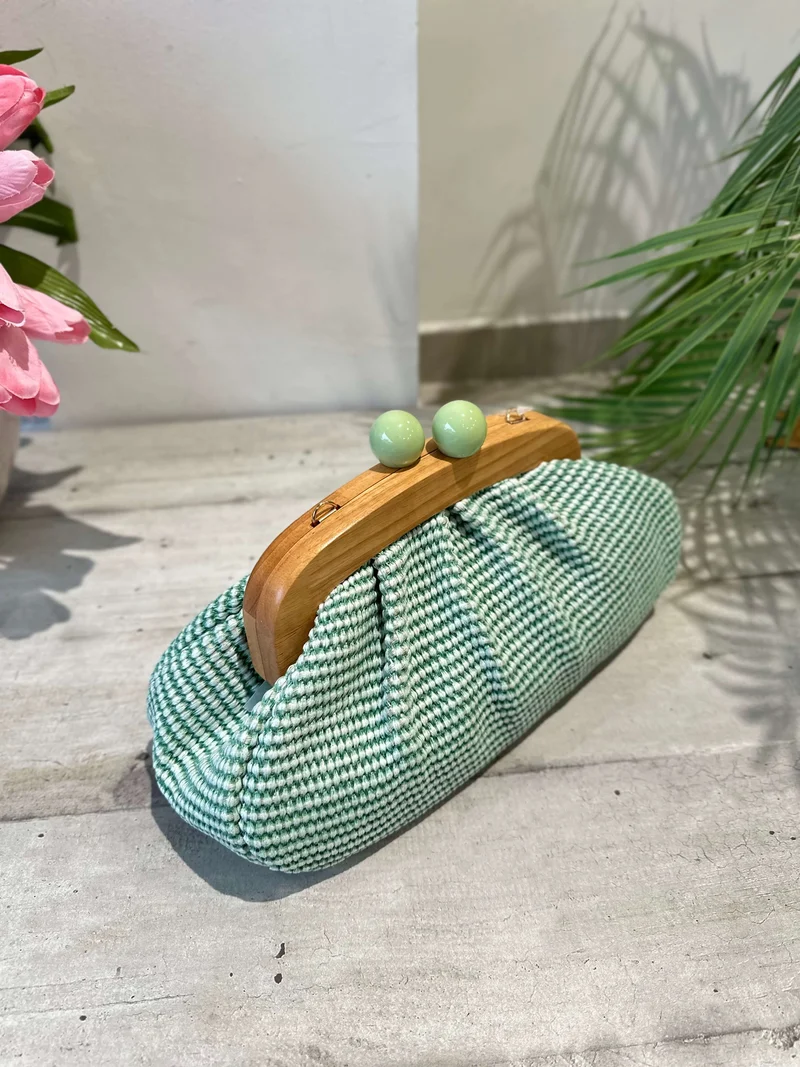 Borsa Rafia Caramella Chiusura Legno a Mano con Tracolla a Catena Verde Damsi