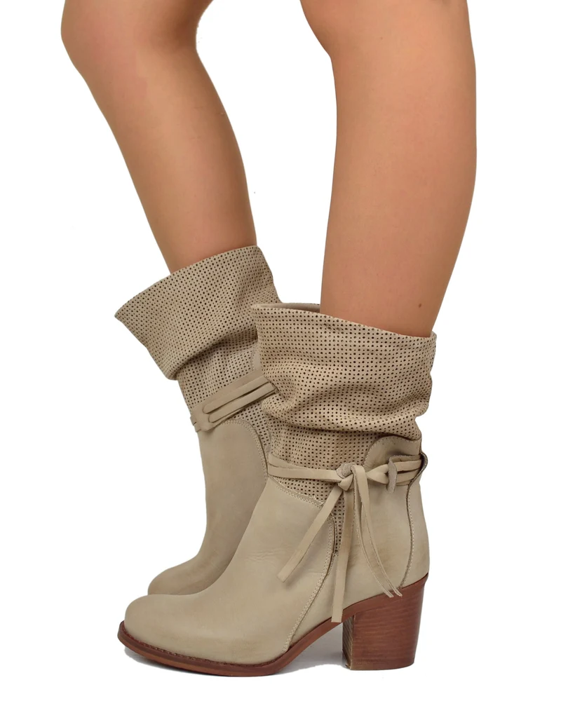 Stivaletti alla Caviglia in Vera Pelle Sfumata Traforati Made in Italy Taupe