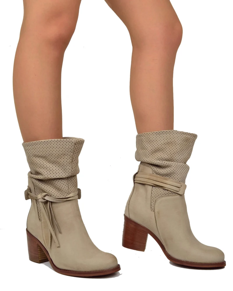 Stivaletti alla Caviglia in Vera Pelle Sfumata Traforati Made in Italy Taupe