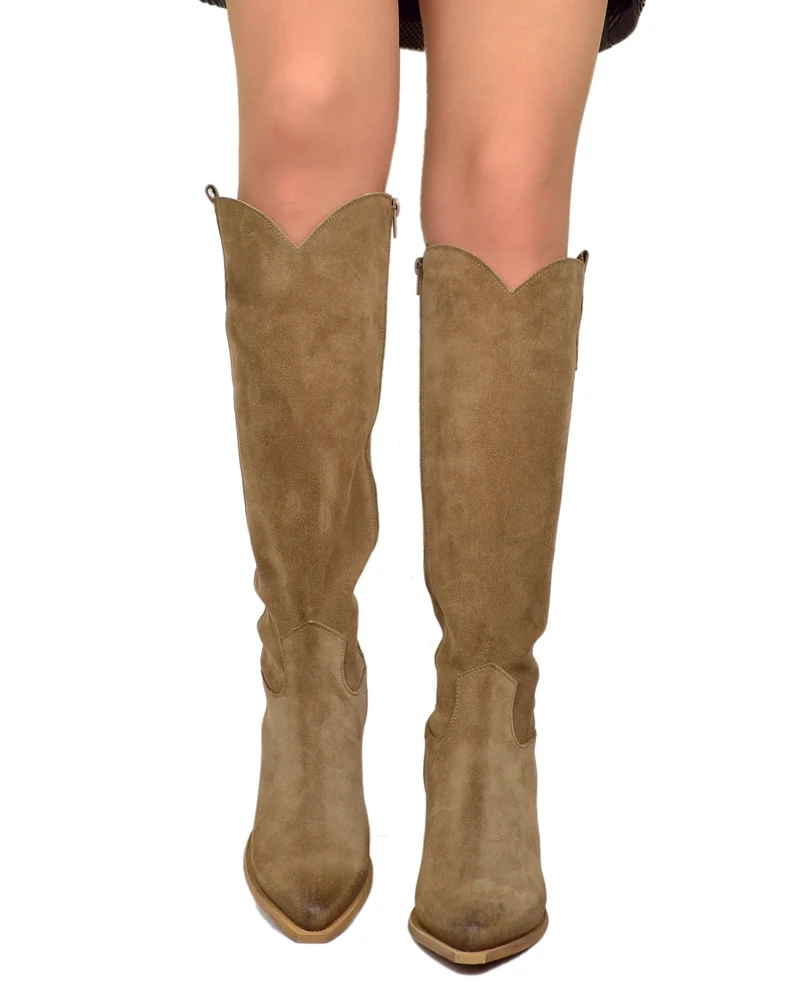 Stivali Texani Alti Eleganti con Zip Gambale Aderente Tacco 8 Cm Camoscio Sabbia