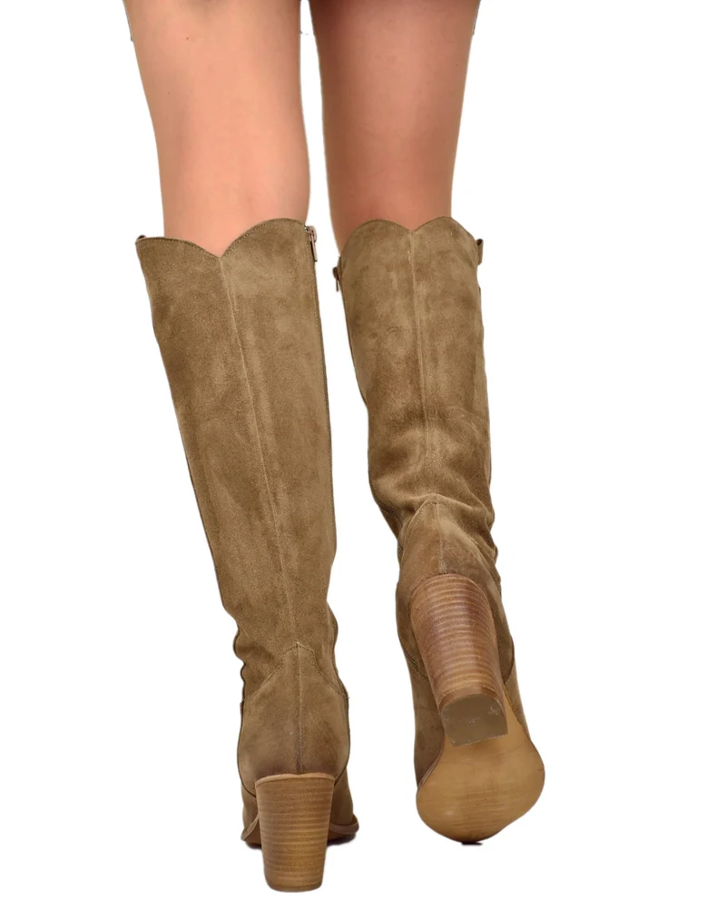 Stivali Texani Alti Eleganti con Zip Gambale Aderente Tacco 8 Cm Camoscio Sabbia