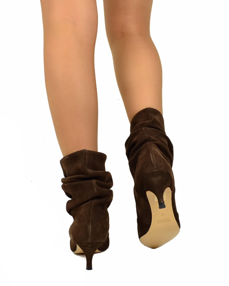 Stivaletti Slouchy Kitten Heels Tacco a Rocchetto Eleganti Pelle Scamosciata Cioccolato