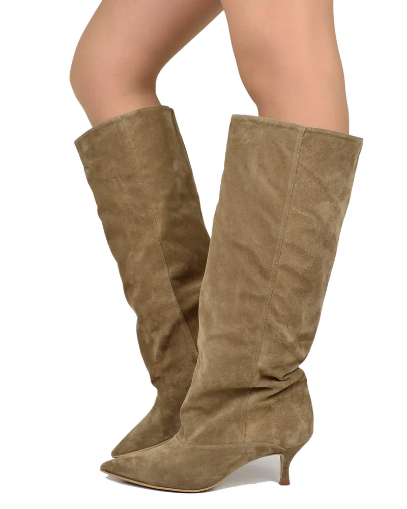 Stivali Eleganti a punta pelle Scamosciata Taupe con Tacco Kitten Made in Italy