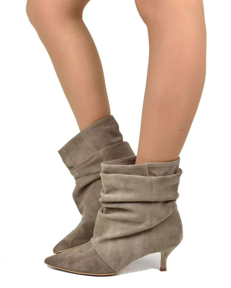 Stivaletti Slouchy Kitten Heels Tacco a Rocchetto Eleganti Pelle Scamosciata Mousse