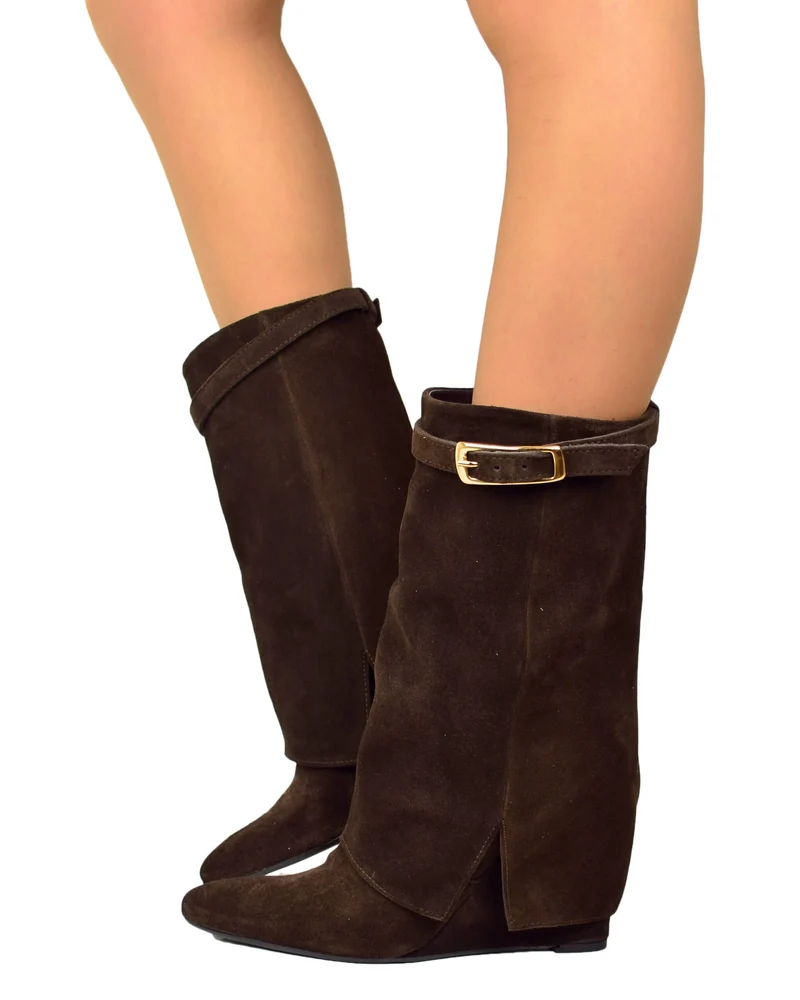 Stivaletti con Ghetta e Fibbia Dorata Zeppa Alta 9 Cm in Pelle Scamosciata Marrone