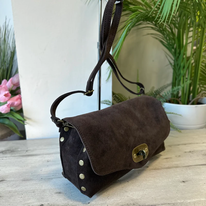 Borsa Baguette pelle scamosciata Marrone con borchiette bronzo