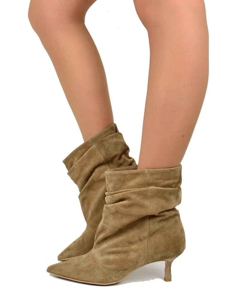 Stivaletti Slouchy Kitten Heels Tacco a Rocchetto Eleganti Pelle Scamosciata Taupe