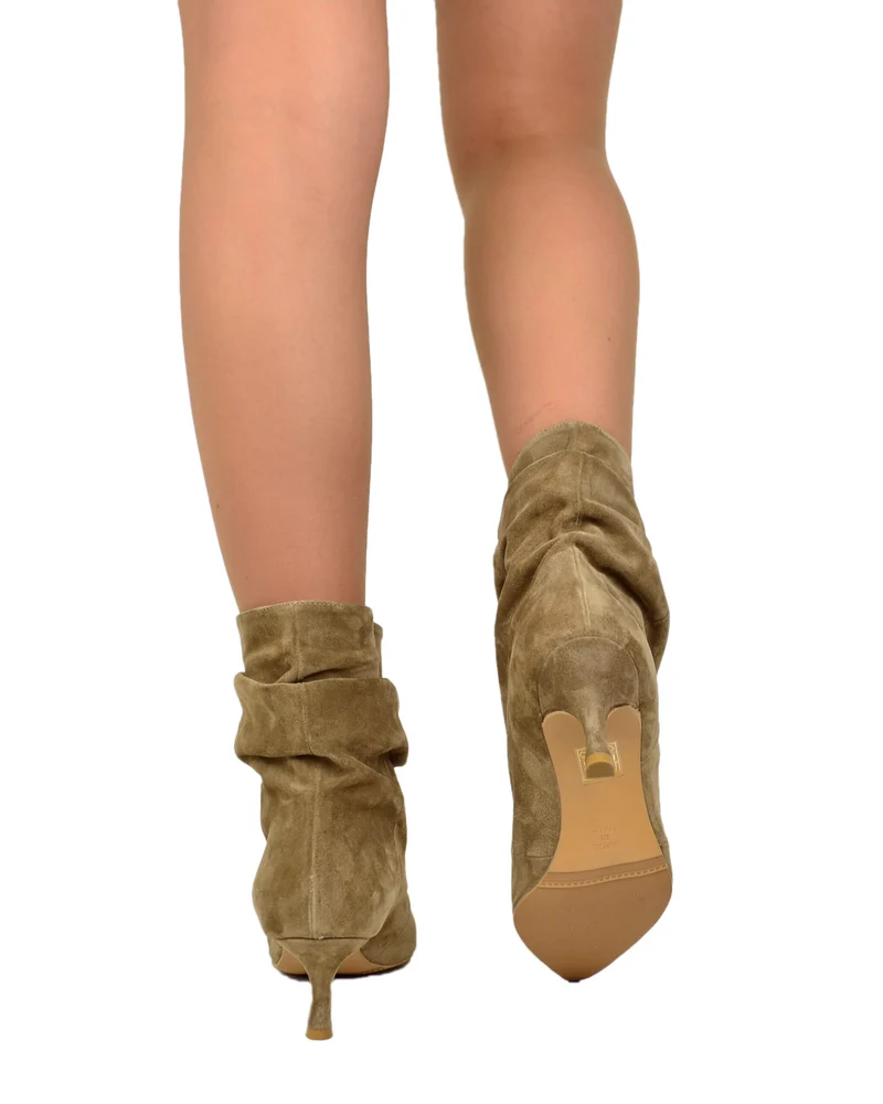 Stivaletti Slouchy Kitten Heels Tacco a Rocchetto Eleganti Pelle Scamosciata Taupe