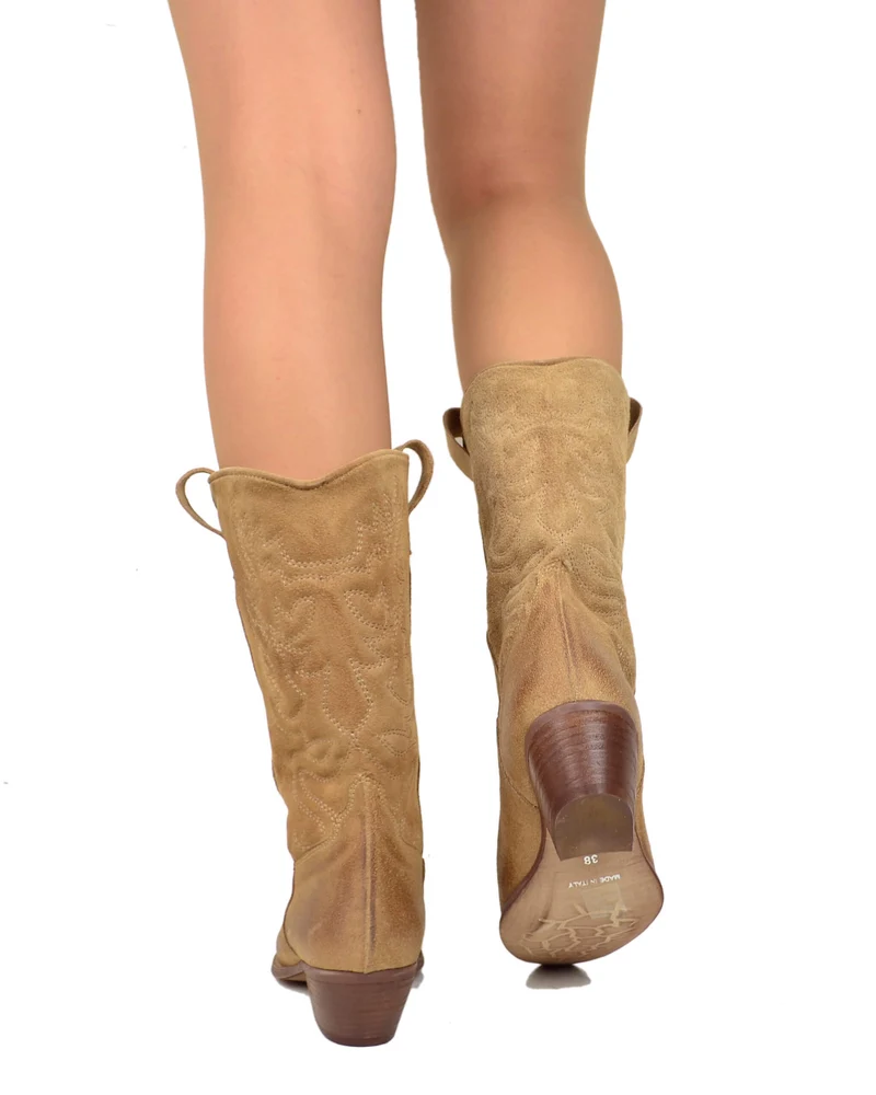 Stivali Cowboy in Pelle Scamosciata Caramello Texani Trapuntati Tacco Gambale Taglio Dritto