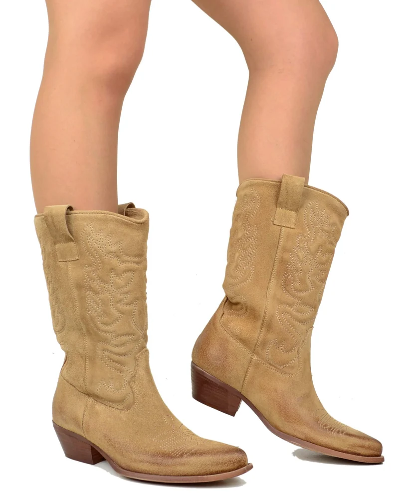 Stivali Cowboy in Pelle Scamosciata Caramello Texani Trapuntati Tacco Gambale Taglio Dritto