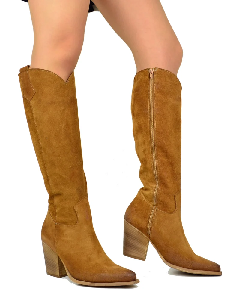 Stivali Texani Alti Eleganti con Zip Gambale Aderente Tacco 8 Cm Camoscio Cuoio