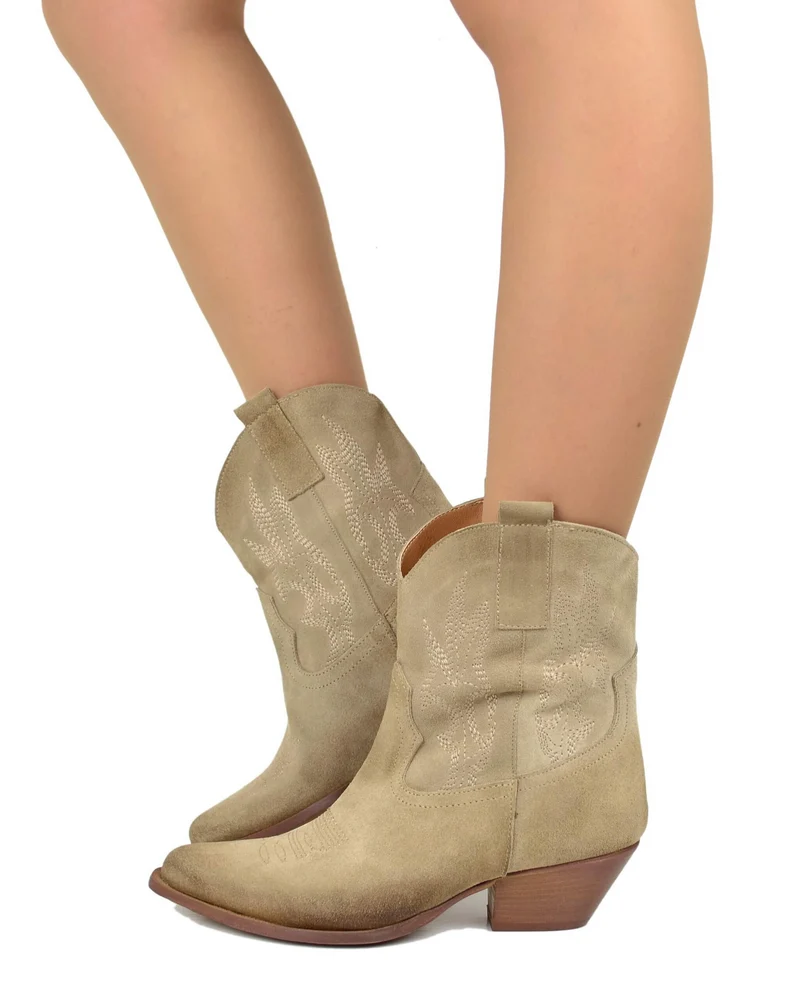 Stivaletti Texani Caviglia Ampia Vera Pelle Scamosciata Ricamo Beige Mousse