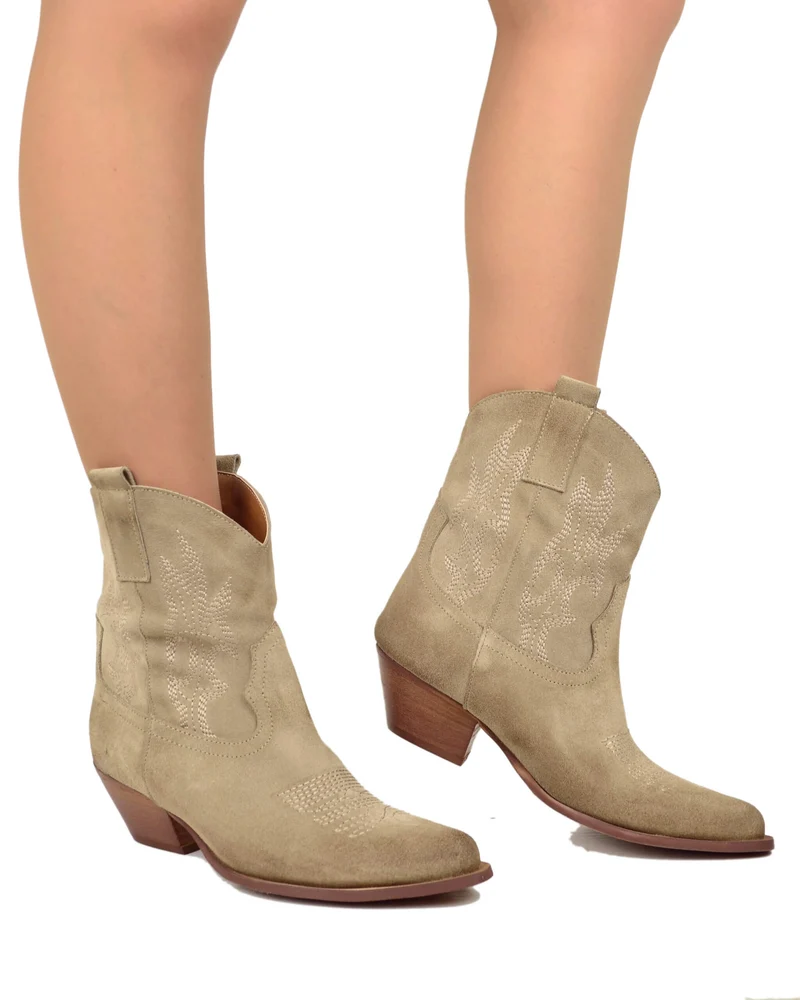 Stivaletti Texani Caviglia Ampia Vera Pelle Scamosciata Ricamo Beige Mousse