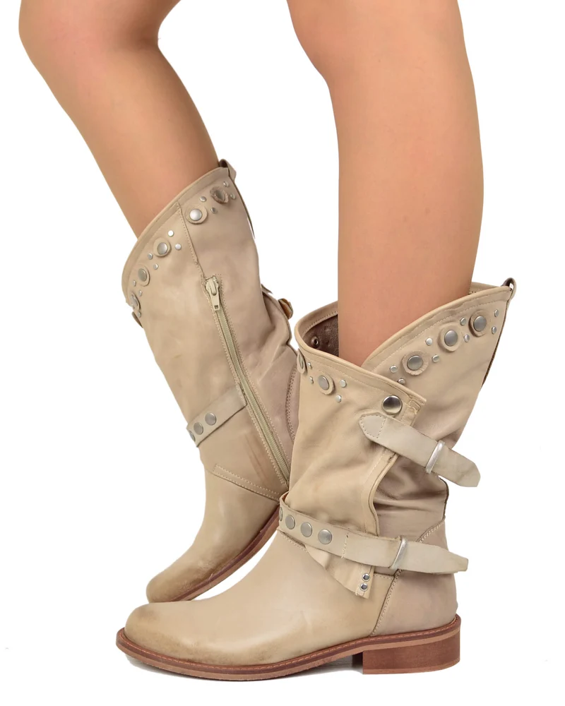 Biker Taupe in Pelle Sfumata Gambale Largo e Sfoderato Stivali Borchiati