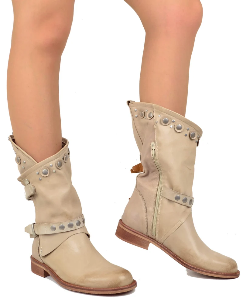 Biker Taupe in Pelle Sfumata Gambale Largo e Sfoderato Stivali Borchiati