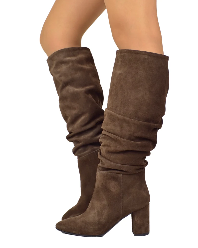 Stivali Donna Plissettati Pelle Scamosciata Marrone Tacco 7,5 cm