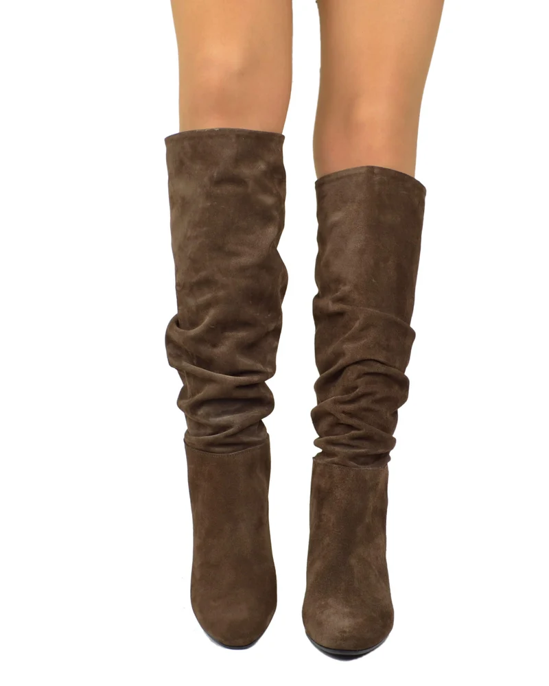 Stivali Donna Plissettati Pelle Scamosciata Marrone Tacco 7,5 cm