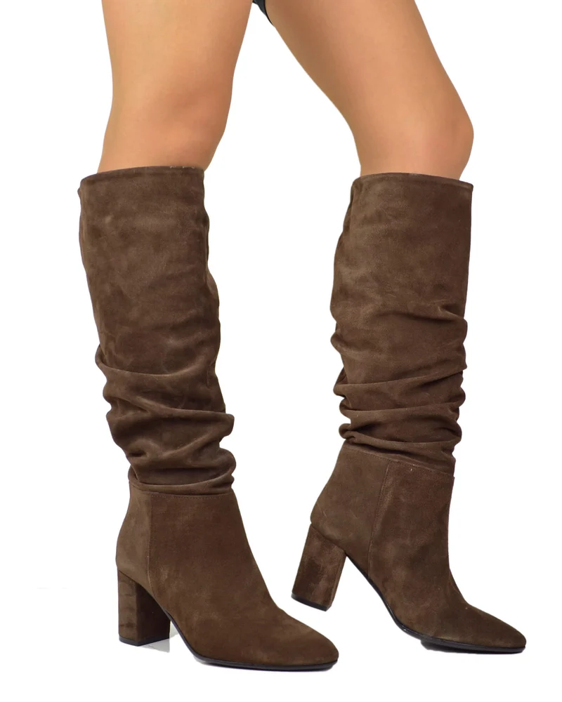 Stivali Donna Plissettati Pelle Scamosciata Marrone Tacco 7,5 cm