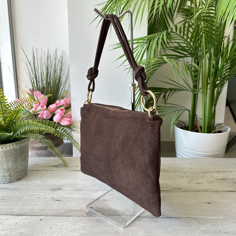 Borsa a Busta Pelle Scamosciata Marrone Cioccolato con Anelli Dorati