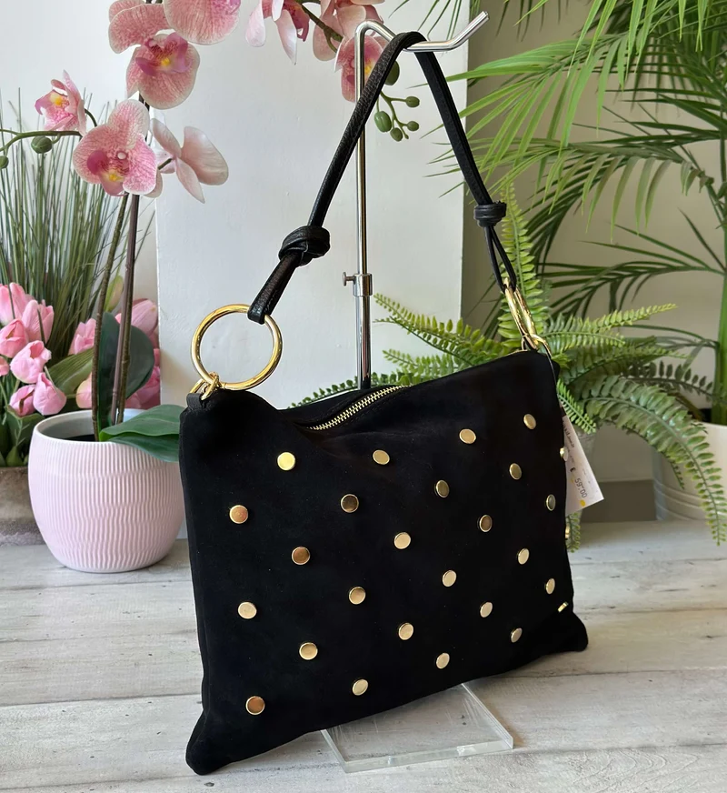 Borsa Rettangolare Nera con Borchie Dorate a Busta a Spalla GAIA