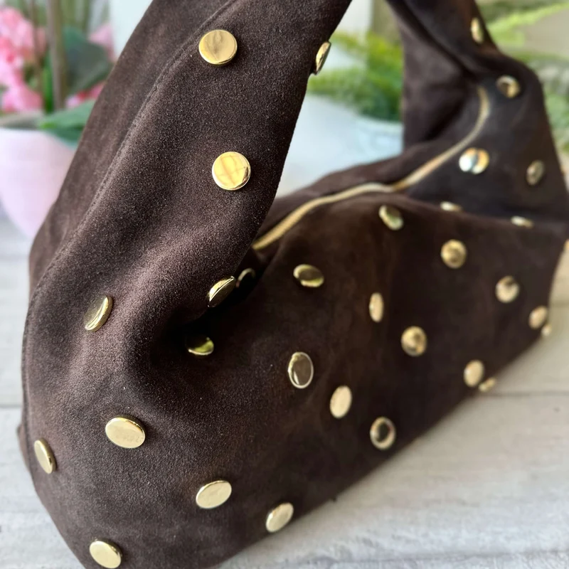 Borsa Hobo Grande a Spalla Pelle scamosciata Marrone Scuro Borchie Oro SARA