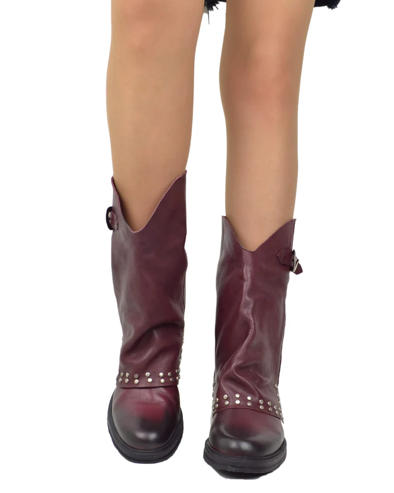 Biker Boots con Borchie Argentate e Ghetta Vera Pelle Bordeaux Gambale Ampio